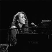 Profesora de Música Jazz y Moderna (Piano y Canto)